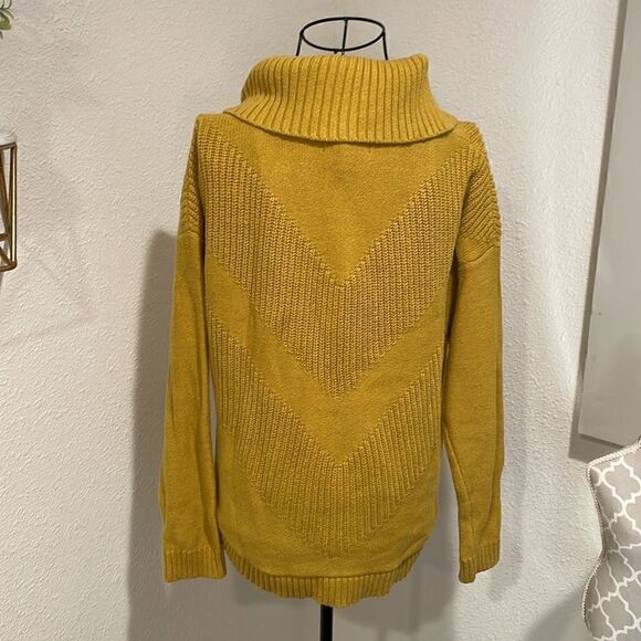 Banana Republic Golden Yellow Turtleneck Dolphin-hem Sweater size M - Picture 6 of 8